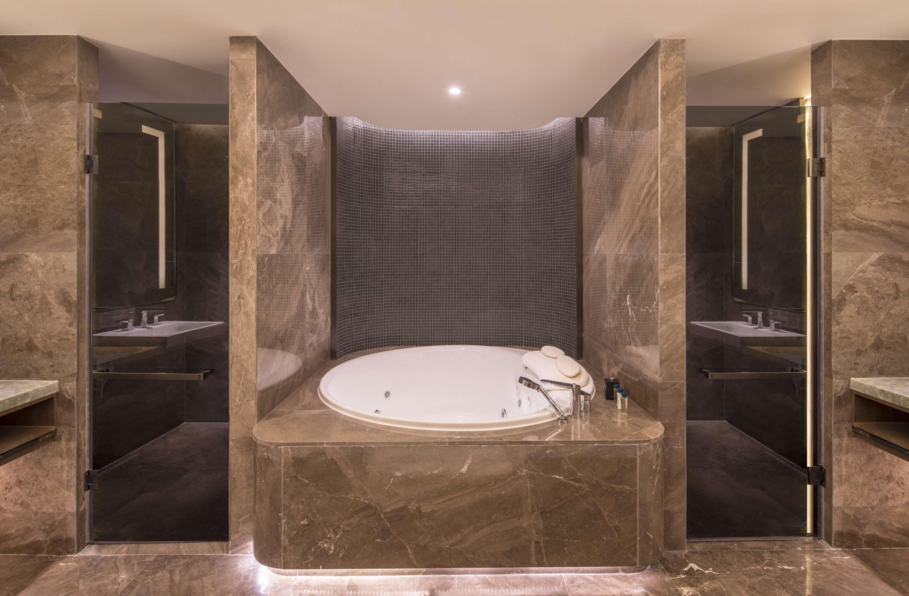 Doubletree By Hilton Hotel Shenzhen Longhua, Near Huawei, Foxcnn, Shenzhen North Railway, Uniwalk & Uniworld Shopping Mall, Sam'S Club Eksteriør bilde