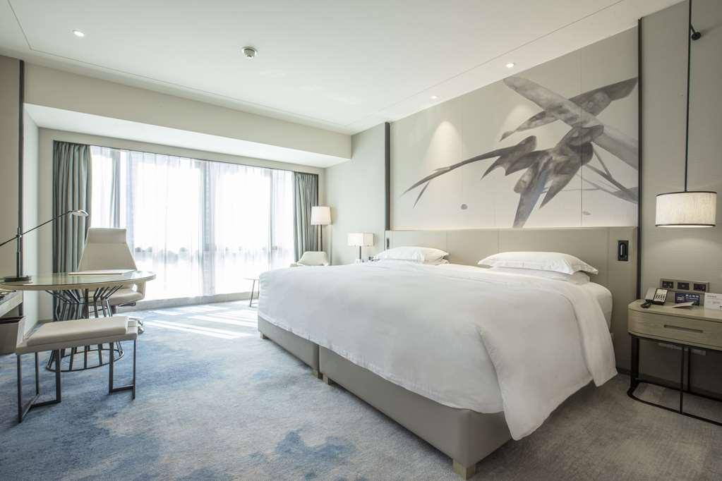 Doubletree By Hilton Hotel Shenzhen Longhua, Near Huawei, Foxcnn, Shenzhen North Railway, Uniwalk & Uniworld Shopping Mall, Sam'S Club Rom bilde